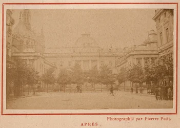 Commune de Paris (1871): vista do Palais de Justice em Paris após seu incêndio em maio de 1871. Fotografia de Pierre Pepetit. Impressão em papelão, Dim. 9x5,4 cm