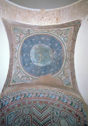 Cruz contra o céu noturno, decoração da cúpula, século V (mosaico)