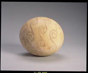 Ovo de avestruz decorado, egípcio, c.2º milénio a.C. (ovo de avestruz)