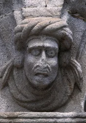 Detalhe de um friso num edifício histórico na Praça da República (Praca da Republica) em Viana do Castelo. Portugal