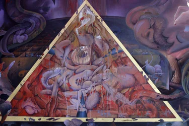 Detalhe de uma pintura mural no Uposatha (hall do santuário) do templo de Buddhapadipa, Wimbledon, Grande-Bretagne