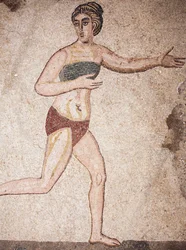 Detalhe da Câmara das Dez Moças ou do mosaico das "Moças do Biquíni". Corrida. Século III - IV. Villa Romana do Casale, Sicília. Site da UNESCO.