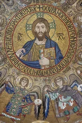 Cúpula do transepto: mosaico "Bênção de Cristo Pantocrator entre anjos e arcanjos", século XII, Capela Palatina, Palácio Real ou Palazzo dei Normanni (Palácio dos Normandos), Palermo, Sicília, Itália (foto)