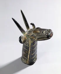 Dragão, símbolo do deus Marduk, Período Assírio tardio, c.800-600 a.C. (bronze)
