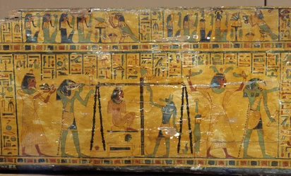 Egipto: detalhe do sarcófago de Khonsoure, representando a deusa Noz e o peso da alma do defunto. Museu de Arqueologia Mediterrânica, Marselha