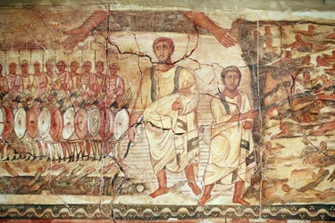 Êxodo e travessia do mar Vermelho, fresco proveniente da sinagoga de Doura (Dura) Europos, 244-245, conservado no Museu Nacional de Damasco. Fotografia tirada no Museu Judaico de Nova Iorque durante uma exposição.