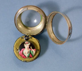 Relógio de bolso francês com braçadeira com retrato de esmalte de uma menina e um canário, encerrado numa caixa de prata, de J.Jacque Andre Bosset, c.1700