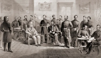O General Ulysses S. Grant (centro sentado à direita) e o General Robert E. Lee (centro sentado à esquerda) com o seu respectivo pessoal no Appomattox Courthouse, Virgínia, onde o General Lee entregou o Exército da Virgínia do Norte e assim terminou a Guer