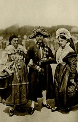 Alemanha. Povo das Terras Altas da Baviera em caros trajes medievais. 1920
