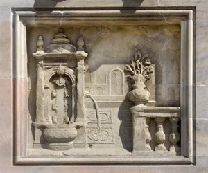 Alto relevo representando um poço coberto por Francesco Bono (1654). Catedral (cúpula ou duomo) de Milão Itália
