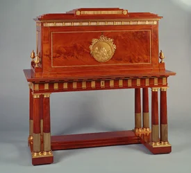 Secretária imperial de mogno, de David Roentgen (1743-1807), alemão