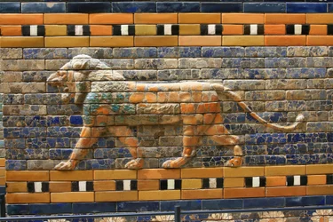 Porta Ishtar originalmente pertencente ao Templo de Bel, construído na Babilónia (Iraque) pelo Rei Nabucodonosor II - Porta Ishtar, detalhe, Museu Pergamon, Ilha dos Museus, Berlim, Alemanha, Europa
