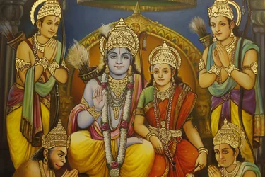 Jalaram Prathna templo hindu, Leicester. Fresco. Ram, Sita com Lakshman à direita de Ram e Hanuman ajoelhado, e devotos do reino unido.