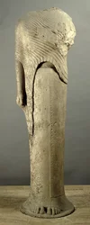 Figura Kore dedicada por Cheramyes, do Santuário de Hera, Samos, c.570 a.C. (mármore)