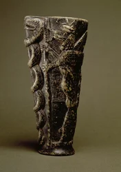 Cálice de Libação do Príncipe Gudea, dedicada ao seu deus pessoal Ningishzida, de Telloh, antiga Girsu, c.2150 a.C. (esteatita)