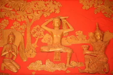 A vida do Buda. A Grande Tonsura: o Buda corta o seu cabelo com a sua espada. Phnom Penh Camboja