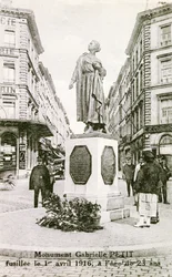 Monumento em Bruxelas em comemoração de Gabrielle Petit, c.1925 (litho)