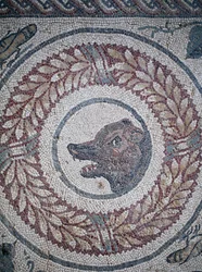 Mosaico do peristilo. Pormenor representando a cabeça de um urso. Século III - IV. Villa Romana do Casale, Sicília. Site da UNESCO.