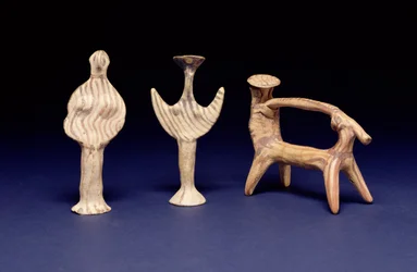 Grupo Mycenaean: Duas Phi-Figures, um Carrinho com um Cavaleiro Sob um Sol