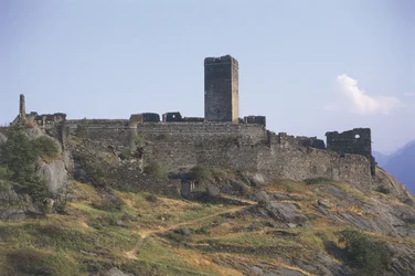 Velha ruína de um edifício, Castello St. Germain, Montjovet, Valle D