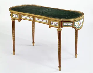 Mesa de porcelana datada de 1778 feita para a imperatriz russa Maria Feodorovna por Martin Carlin