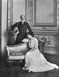 O Príncipe Georges da Grécia e a Princesa Marie Bonaparte na casa do Príncipe Roland Bonaparte, Paris, foto de Paul Boyer