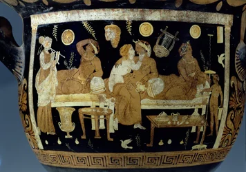 Cratera de cálice vermelho e branco: detalhe representando cena de banquete, grego (cerâmica) (detalhe de 85012)