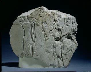 Relevo de Soldado Núbio com Arco, Amarna (calcário)
