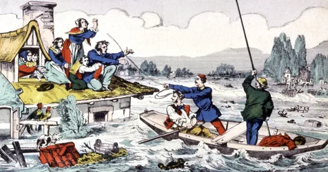 Salvamento com um pequeno barco durante as cheias no sul de França