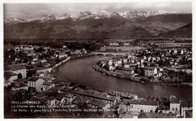 Rhone Alpes, Isere (38), Grenoble: a cadeia dos Alpes, a Isere, a ponte da Ile Verte, à esquerda La Tronche, à direita o distrito da Ile Verte - Cartão postal datado de 1930-1939