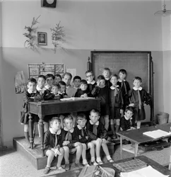 Escola de rapazes em Veneza, os alunos usam uma blusa. 1950s