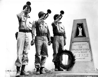 Segunda Guerra Mundial (1939-1945) - Segunda Guerra Mundial (II Guerra Mundial ou 2ª Guerra Mundial): Okinawa (Japão) 20 de agosto