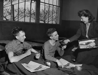 Segunda Guerra Mundial (1939-1945) - Segunda Guerra Mundial (II Guerra Mundial ou 2ª Guerra Mundial): Paris (França), 6 de abril