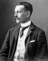 Sir James Swinburne, engenheiro elétrico escocês, final do século XIX.