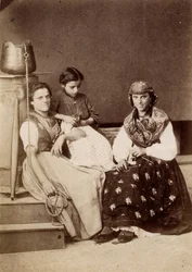 Pequenos meandros: retrato de carregadores de água, sentados perto de um poço. Século XIX Imprimir em papelão Dim. 6X8,5 cm