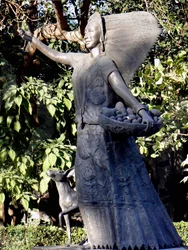 Estátua de Dolores Olmedo (bronze0