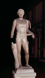 Estátua de um jovem com os atributos de Mercúrio, romano (mármore)
