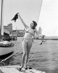 A ATRIZ SANGHE GIANNA NA PRAIA DE VENICE LIDO - 1951