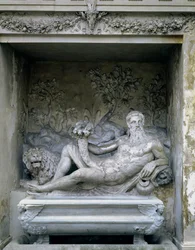 O Nymphaeum, detalhe de uma estátua de um deus do rio dentro de um nicho com uma cornucópia, desenhada por Giacomo Vignola (1507-75) e Bartolomeo Ammannati (1511-92) 1551-55 (pedra)