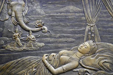 Tinh Xa Ngoc Chau templo budista, A Vida de Buda, Siddhartha Gautama, a Mãe Maya de Buda sonha com o Elefante Branco a entrar no seu ventre, Chau Doc, Vietname, 2018 (foto)