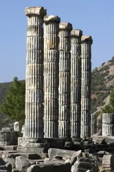 Turquia Pirenéus costa sul da Idade Média acima da planície do rio Meander templo da deusa Atena