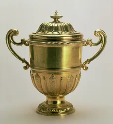 Copo com duas mãos e tampa, por Jacob Margas (1687-c.1725), Londres
