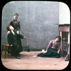 Duas mulheres e um rapaz em frente à lareira, c 1895