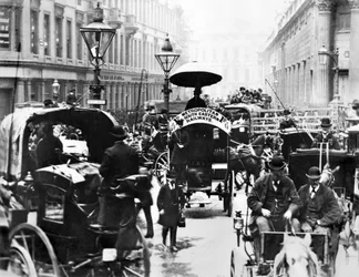 Reino Unido : Uma Cena Ocupada no Banco Exibindo o Metropolitan and South Eastern Railways Bus. Londres, c1878
