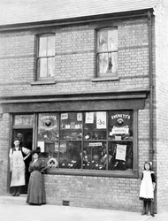 Reino Unido : A Cobblers Shop - c1903