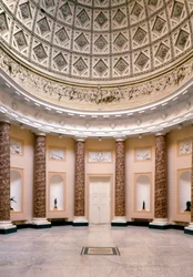 Vista do Salão de Mármore, Stowe House, Buckinghamshire, construído em 1777-1780 (foto)