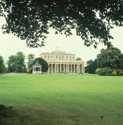 Vista do exterior, construído em 1825-30 (foto)