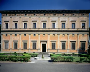 Vista da fachada, projetada por Baldassarre Peruzzi (1481-1536) 1506 (foto)
