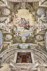 Vista da abóbada com afrescos da Sala Teatini, Chiesa di San Vincenzo, Piacenza, Emilia-Romagna, Itália (foto)