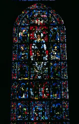 Janela que representa Notre Dame de la Belle Verriere no coro do sul